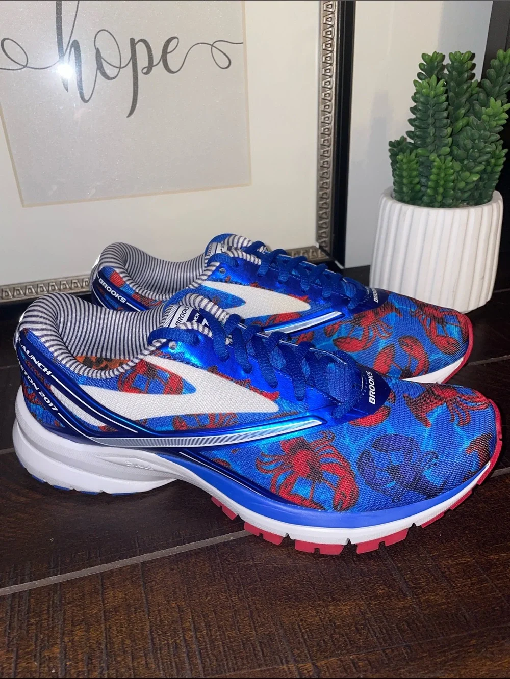 Brooks Limited Edition Lobster Print Launch 4 Boston 2017 Sneakers Size 7.5